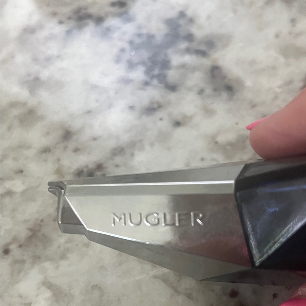 Thierry Mugler Star-Shaped Black and Silver Bottle - Picture 3 of 4